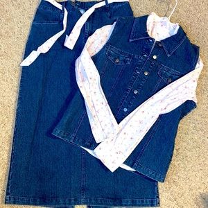 Women’s denim vest & skirt combo. Large